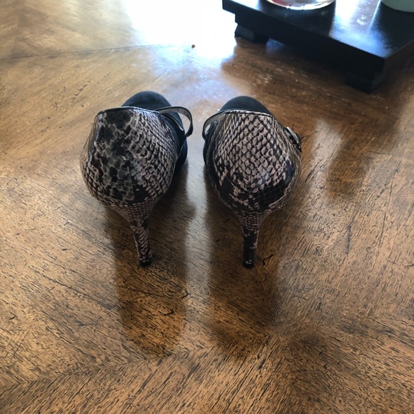 Black suede snakeskin trimmed shoes - Picture 2 of 7